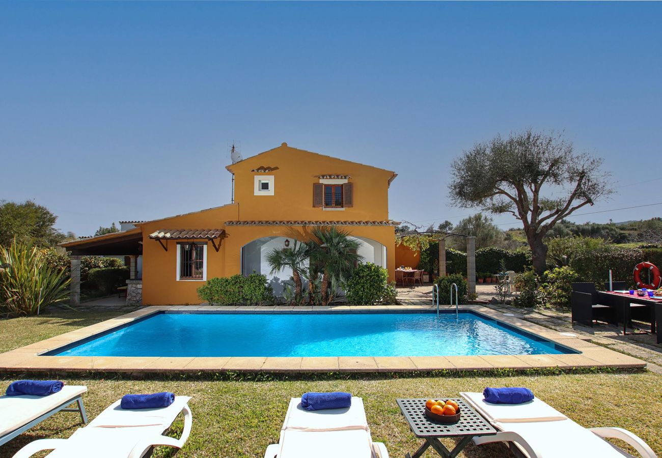 Villa in Pollensa - MARINA NOVA. A garden and pool that will delight young and old