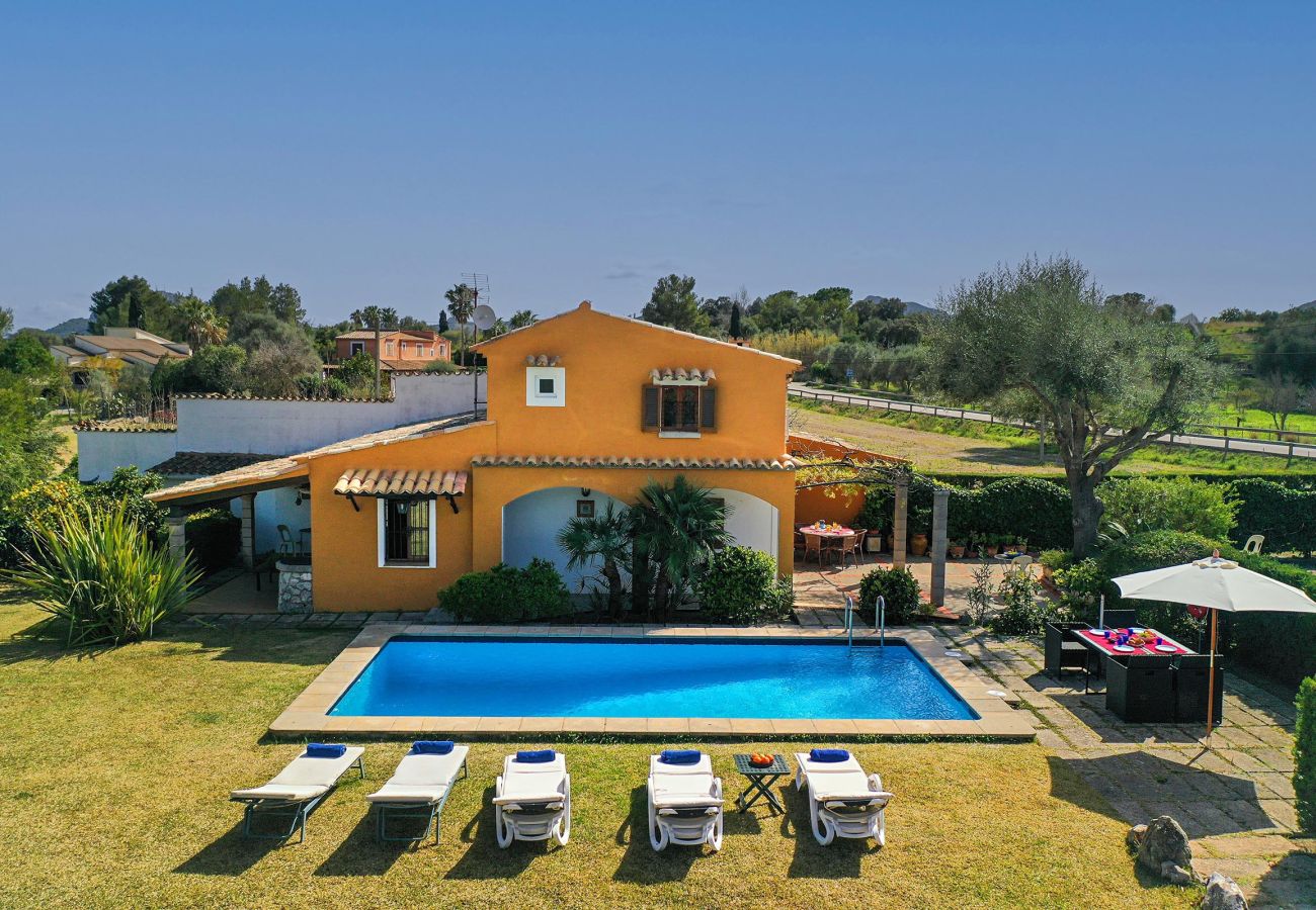 Villa in Pollensa - MARINA NOVA. A garden and pool that will delight young and old