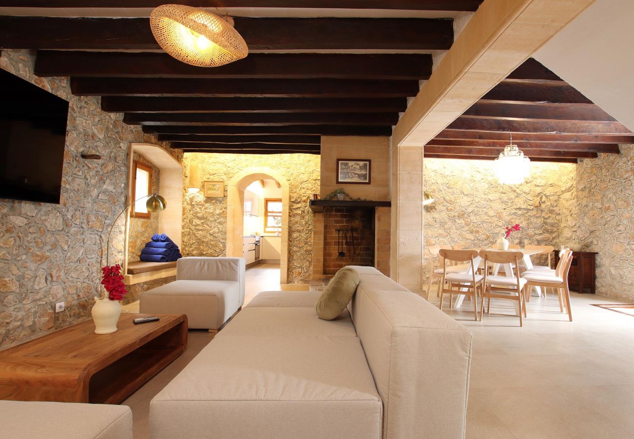 Villa in Pollensa - ALORDES. Tradition and views next to Pollensa