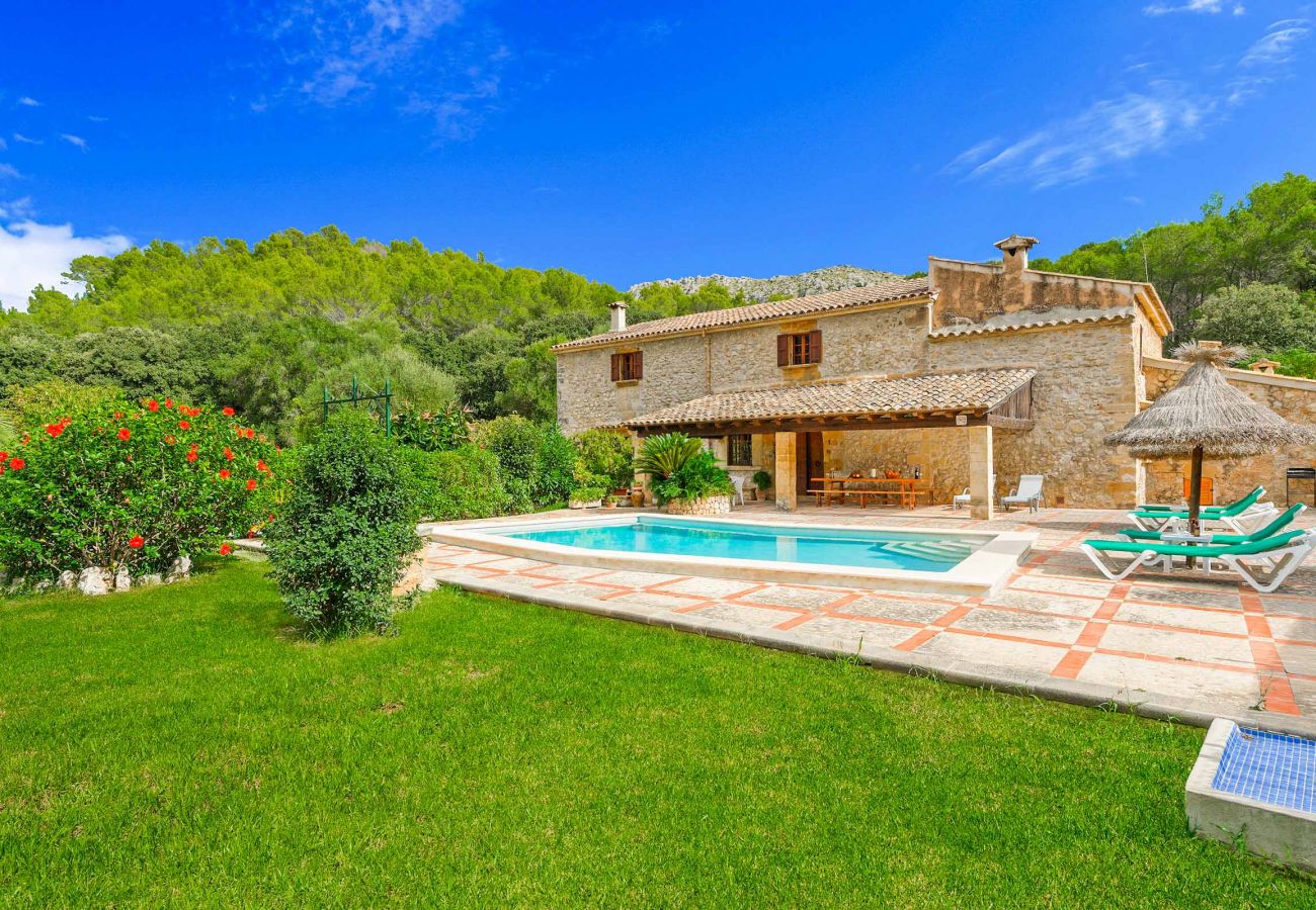 Villa in Cala San Vicente - OLIVA (VICH). In 1775, an oil mill. Today, its flair remains intact