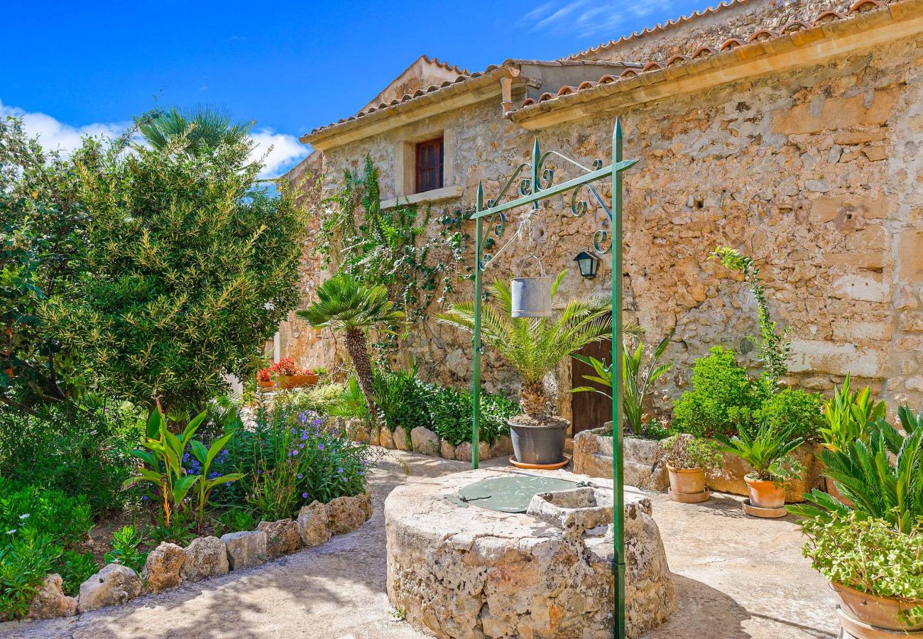 Villa in Cala San Vicente - OLIVA (VICH). In 1775, an oil mill. Today, its flair remains intact