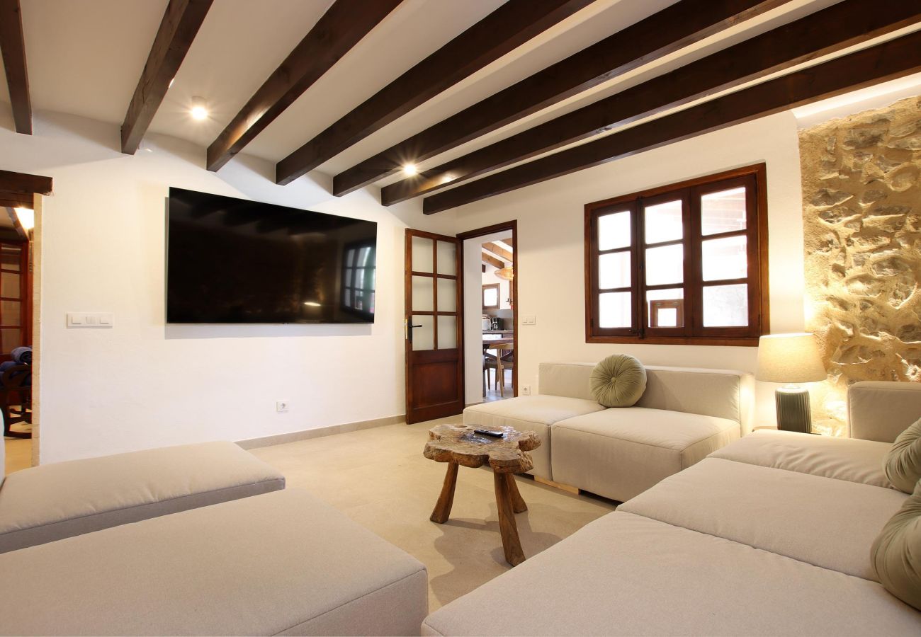 Villa in Alcudia - SOU.   6-Bedroom Mallorca Oasis. Superb in every way