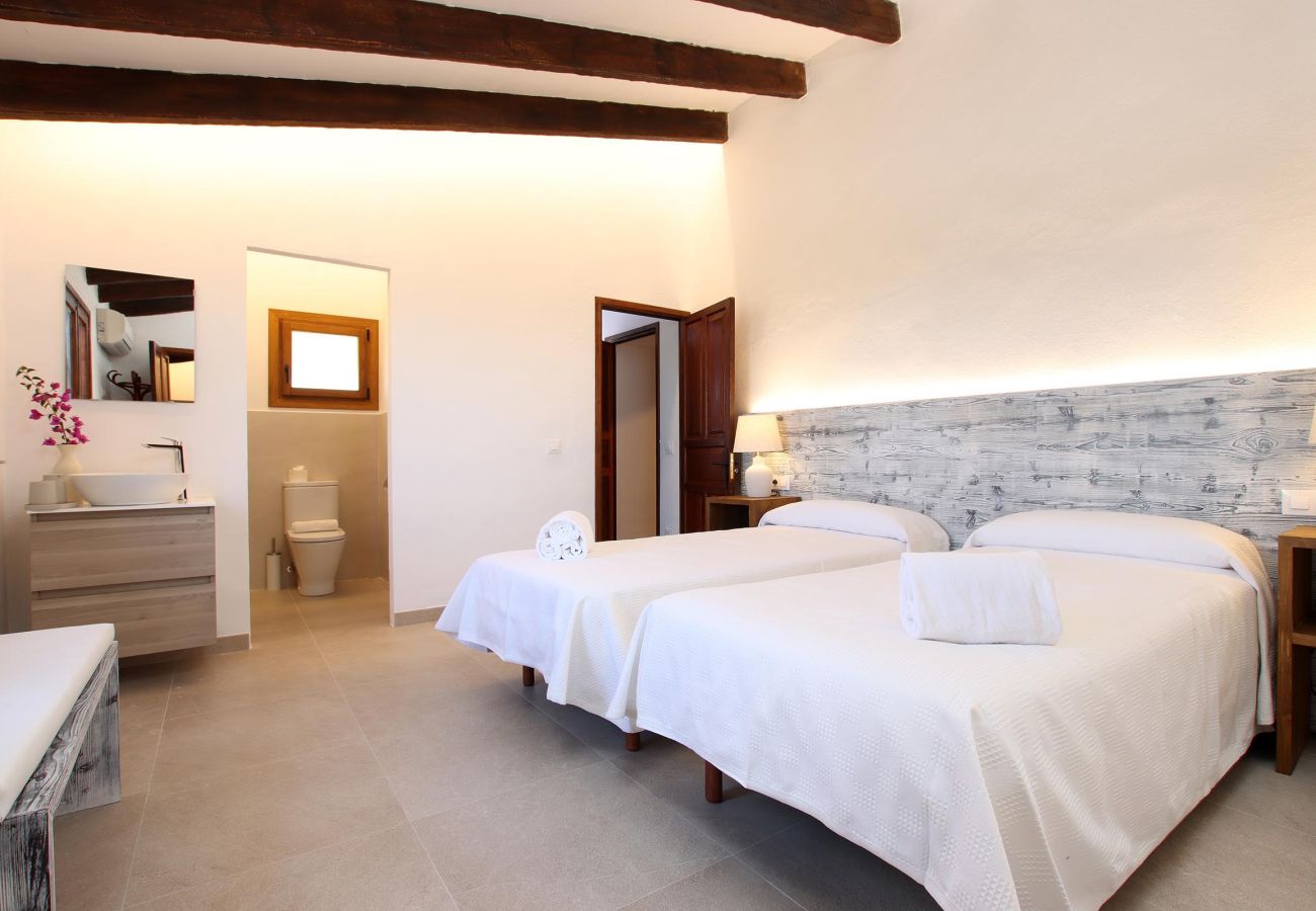 Villa in Pollensa - SOU.   6-Bedroom Mallorca Oasis. Superb in every way