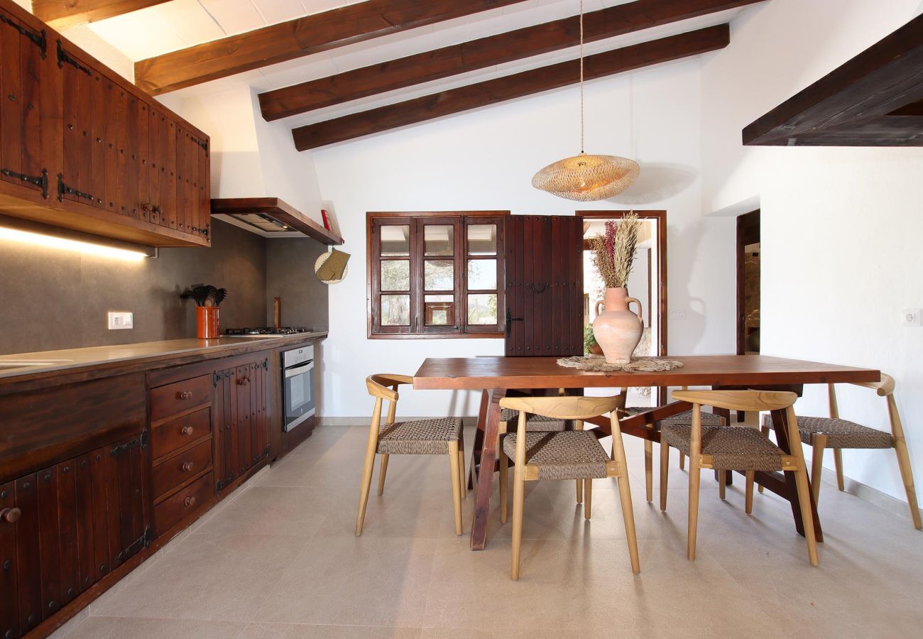 Villa in Alcudia - SOU.   6-Bedroom Mallorca Oasis. Superb in every way