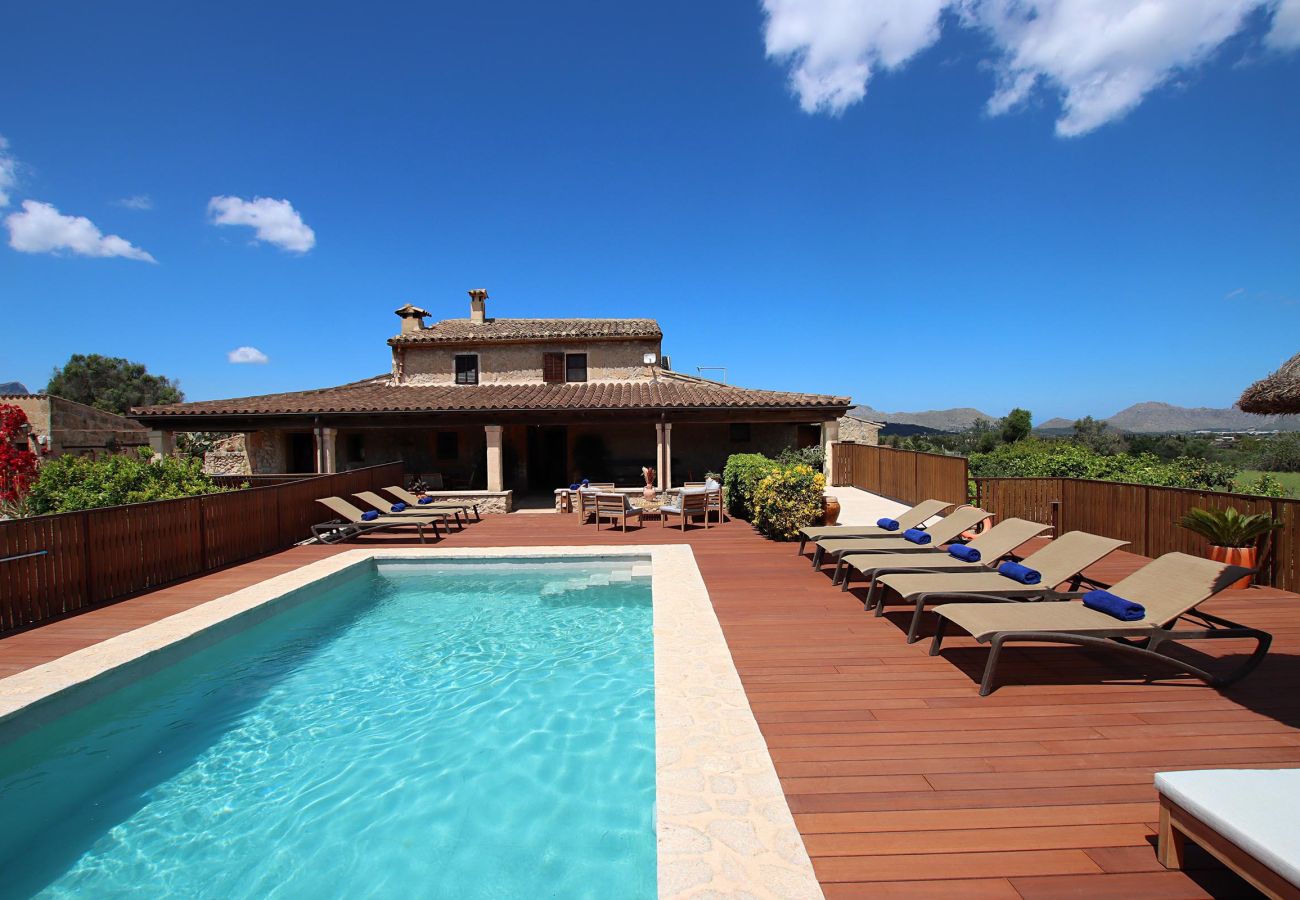 Villa in Alcudia - SOU.   6-Bedroom Mallorca Oasis. Superb in every way