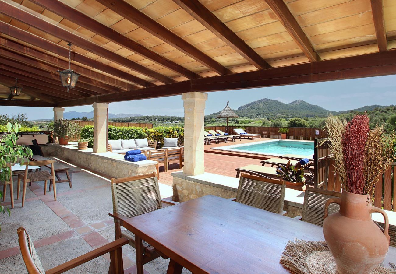 Villa in Alcudia - SOU.   6-Bedroom Mallorca Oasis. Superb in every way