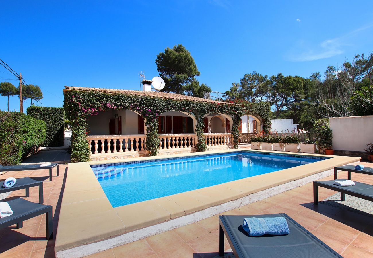 Villa in Cala Sant Vicenç - ODILE. Nice house in Cala San Vicente, on walking distance to the beach